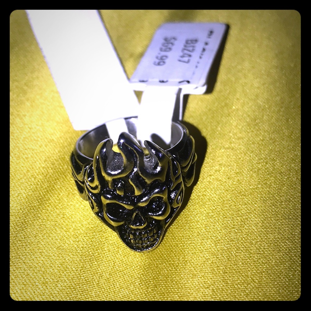 Ring - Picture 1 of 3